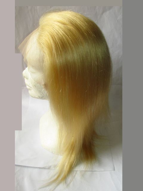 Création d'une perruque sur-mesure en cheveux pour un musée international, célèbre personnage féminin.