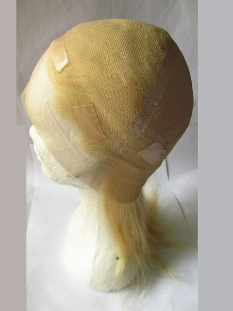 Création d'une perruque sur-mesure en cheveux pour un musée international, célèbre personnage féminin. (intérieur)