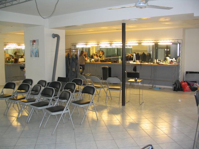 Locaux des formations professionnelles de coiffure, perruques, spécialisation spectacles et tournages.